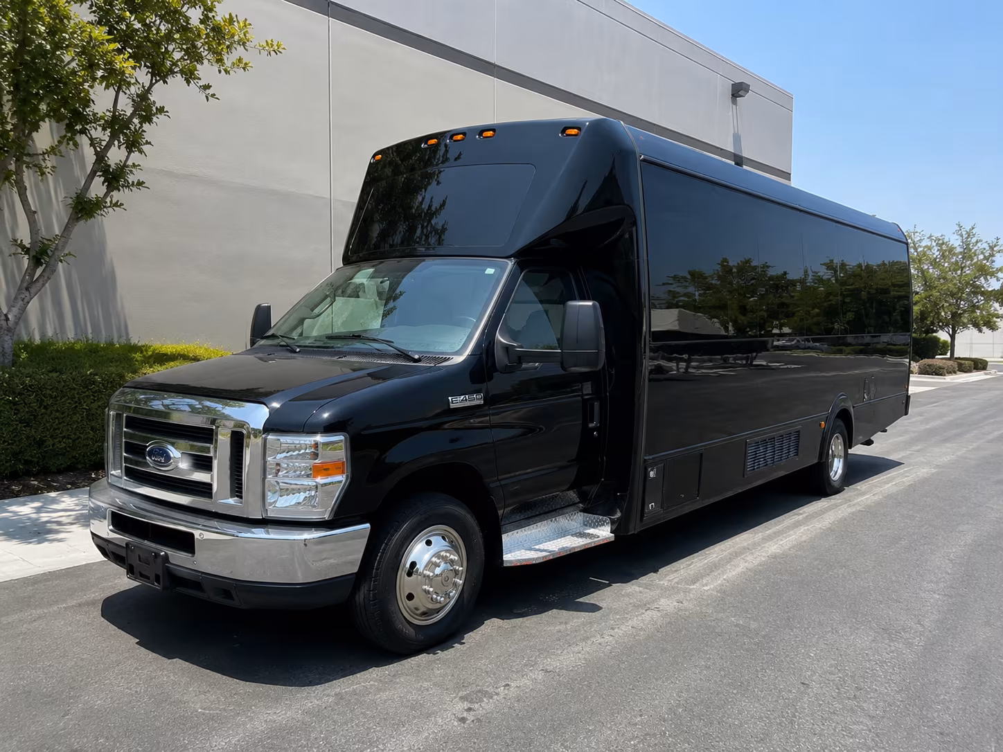 Las Cruces Birthday, Sweet 16, & Quinceañera Transportation party bus exterior